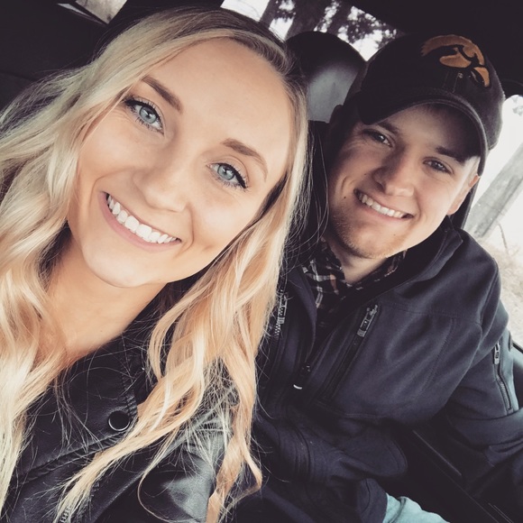 Meet your Posher, Hannah - Picture 3 of 4